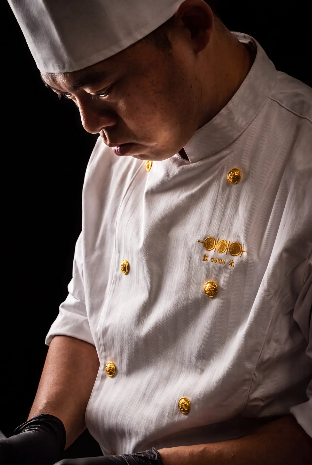 SUMU’s executive chef Robin Song leads the culinary vision, discovering new ways to bring ingredients to life with imagination and purpose